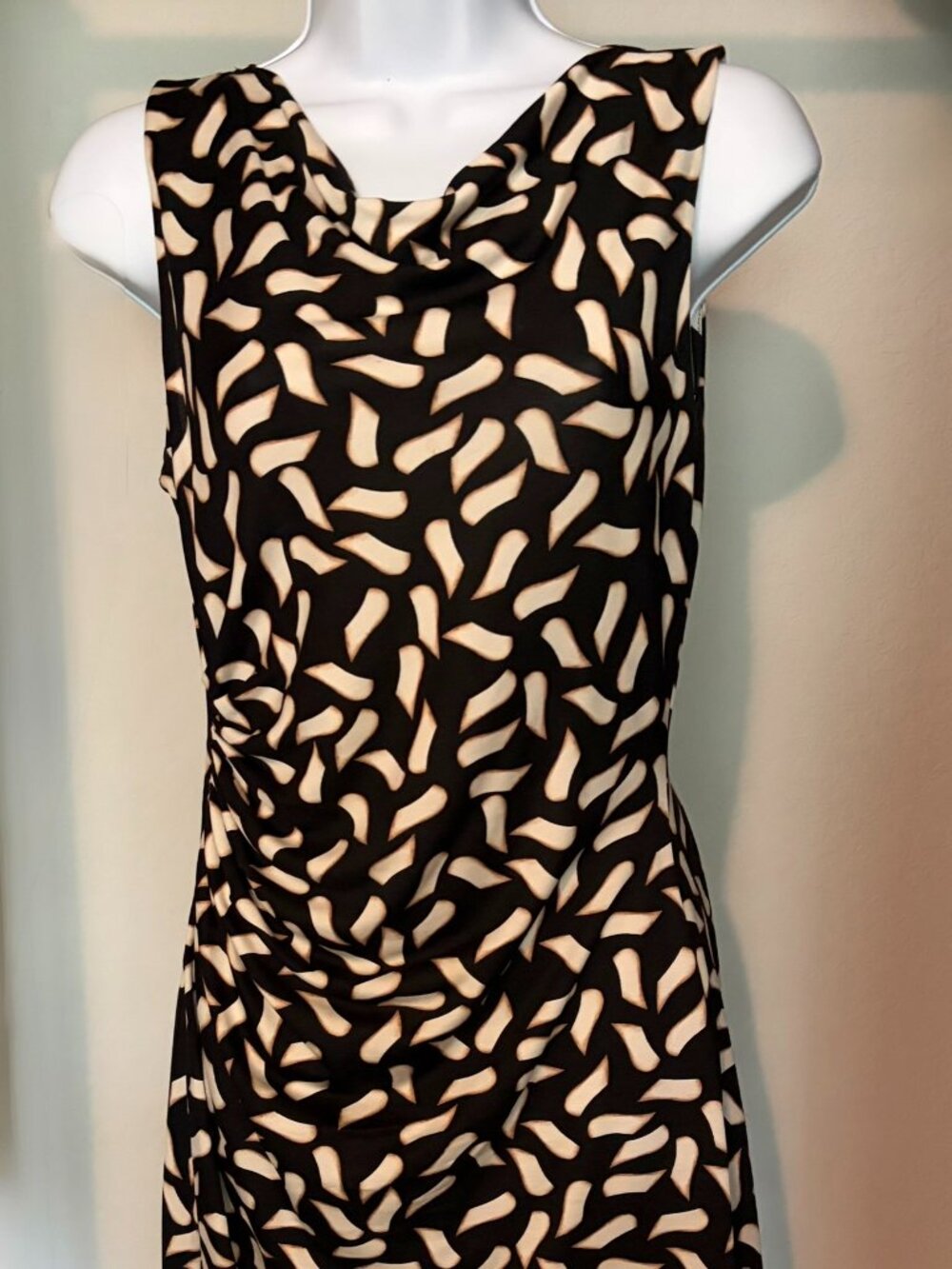 Flattering dress by Diane von Furstenberg. Size 10 fits like 8